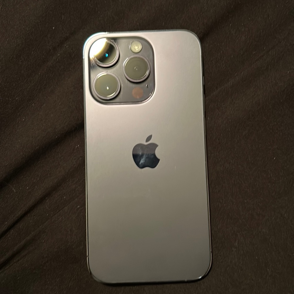 iPhone 14 Pro fully unlocked has a broken screen Flexible price